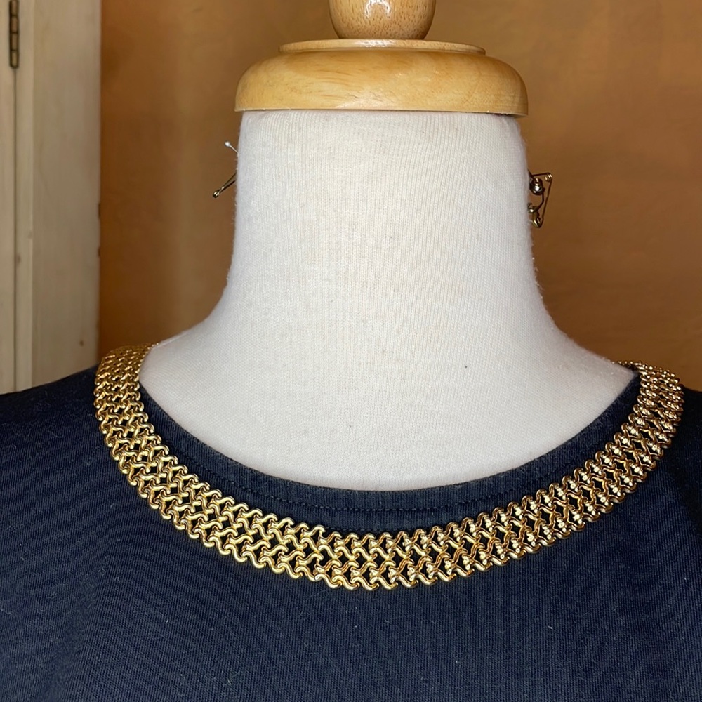 Gold tone necklace and gift box